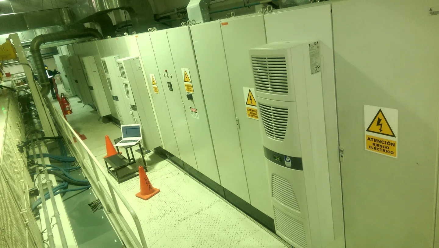 Tableros eléctricos con sistemas de climatización.